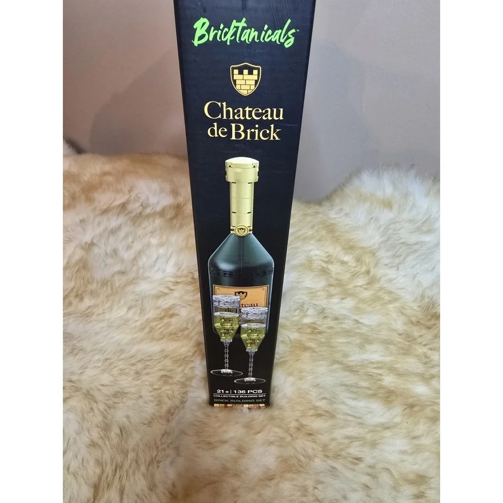 Brickcraft- Chateau De Brick  Champagne  Bottle with Flutes - New In Box